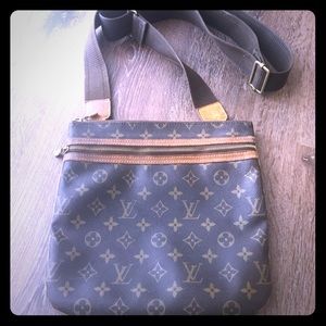 Authentic Louis Vuitton Monogram Pochette Bosphore